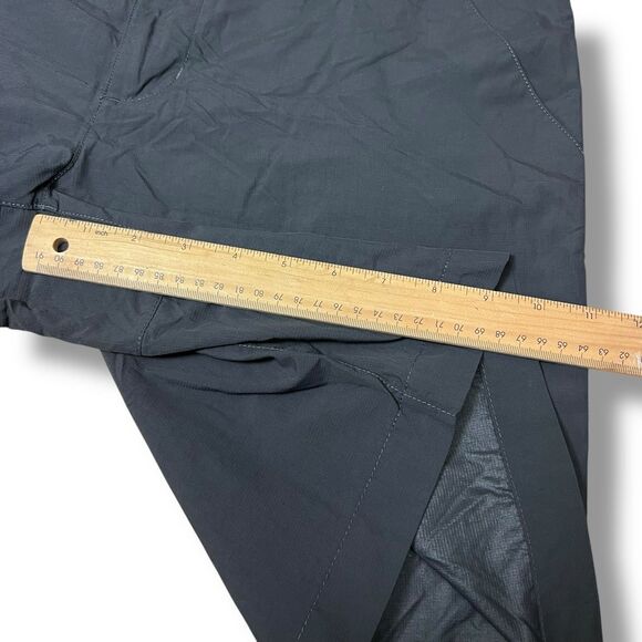 The NORTH FACE Mens 34 Gray Cargo Short - Picture 9 of 10